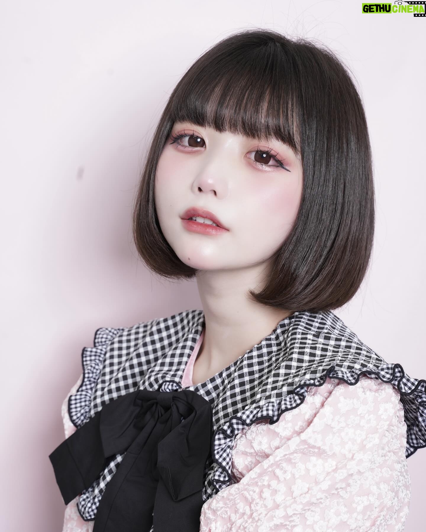 Hina Koyama - 2.8K Likes - 韓国で人気の写真館が日本上陸するって( ᐡᴗ ̫ ᴗᐡ)♡オープン前に撮ってもらってきた♡レタッチもしてくれる〜アゲ
