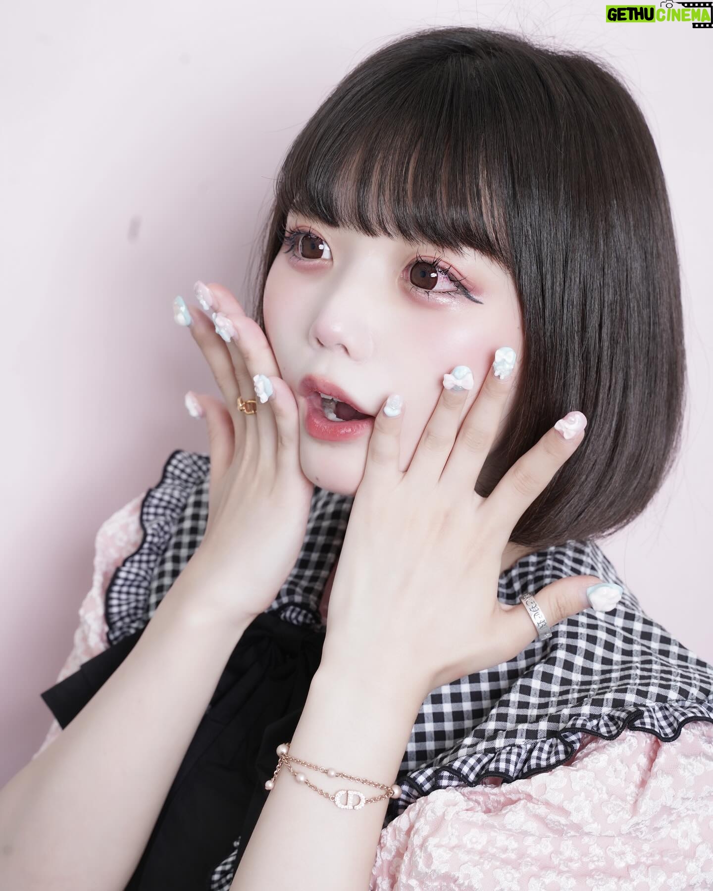 Hina Koyama - 2.8K Likes - 韓国で人気の写真館が日本上陸するって( ᐡᴗ ̫ ᴗᐡ)♡オープン前に撮ってもらってきた♡レタッチもしてくれる〜アゲ