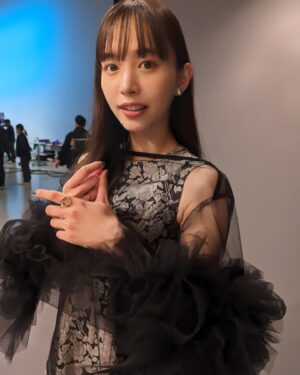 Hiroe Igeta Instagram - いつもゲストの方が最後にクリップ撮影する場所で
撮っていただいたオフショット🫶