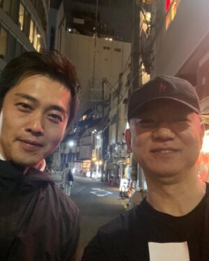 Hirofumi Yoshimura Instagram - 飲んで食べて、秘密の会合やで。
