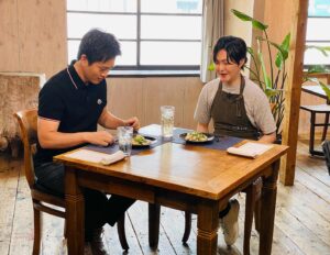 Hirofumi Yoshimura Instagram - 料理研究家リュウジさんと料理やで。簡単で美味しいのできたわ。みんなもいけるで。