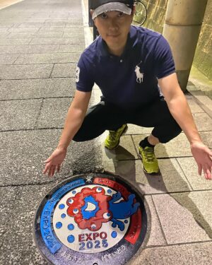Hirofumi Yoshimura Instagram - 派手なマンホール見つけたぜぃ。