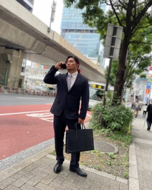 Hiromu Takahashi Instagram - (株)L• I•J 代表取締役社長の高橋ヒロムです👔
新入社員の内藤くんと雑誌取材を受けました。

本日発売 #週刊SPA!