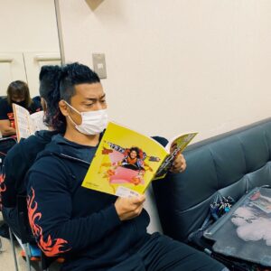 Hiromu Takahashi Instagram - みんなもゲットして読んでくれてる？？

( #HIROMUBOMB に限らず、雑誌や新聞、有料サイトを無断転載するのはダメ！ページの写真撮ってSNSにアップしないでに！もちろん表紙とか公開されてるものはむしろオッケーうれぽに👌)