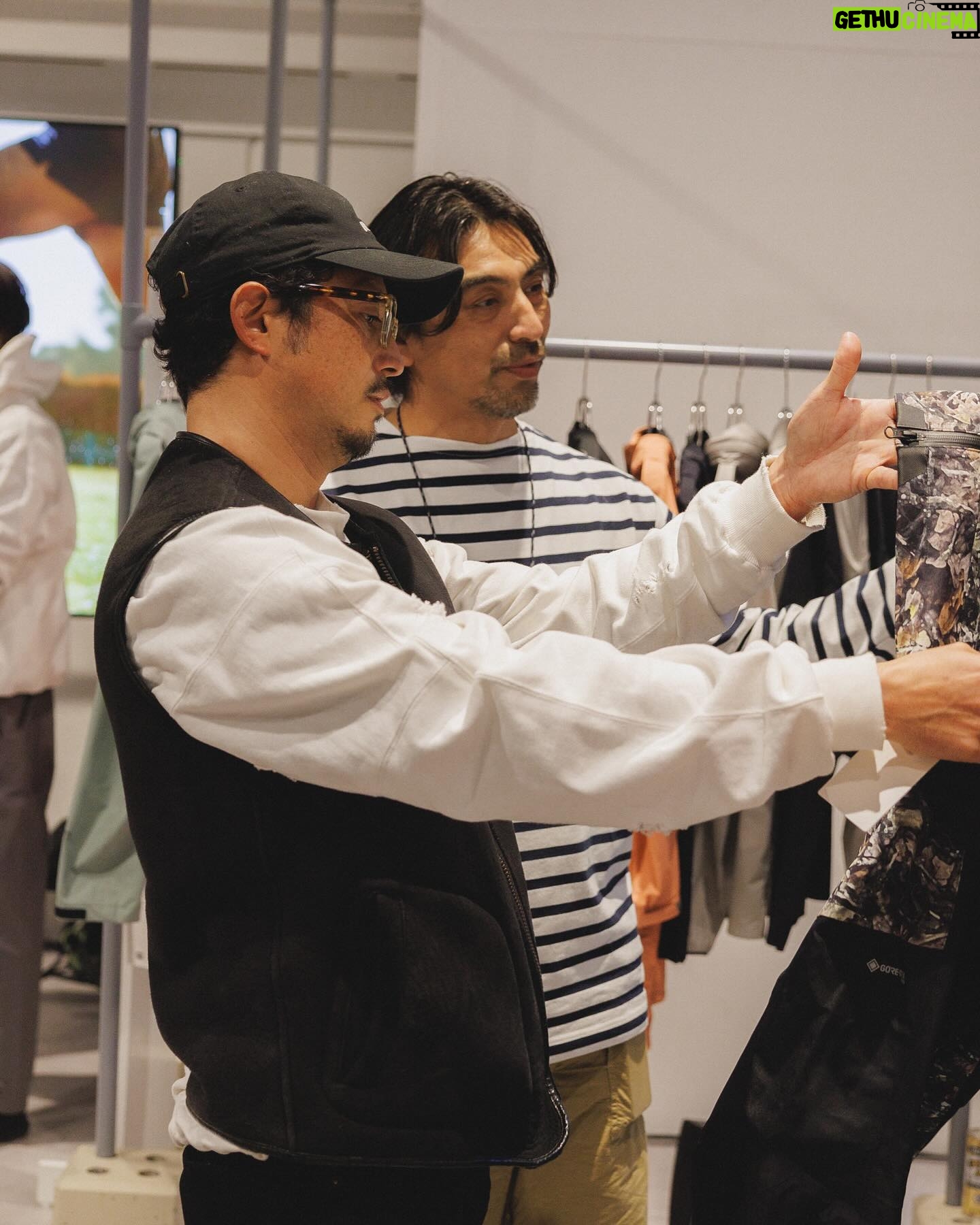Hiroyuki Ikeuchi - 2.7K Likes - 先日、ゴールドウインの合同展示會に行ってまいりました!
今回もびっくりするような素材展開のものや、canterburyのスエットのセットアップもHELLY HANSENのセイリングジャケットも良かったなー
#pr