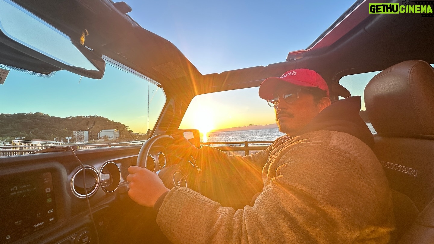 Hiroyuki Ikeuchi - 2.4K Likes - Jeep様からGladiator をお借りしました。デカい!かっこいい!オープンにしてまずは海岸をドライブ☀️
Jeeplifeを楽しもう🕶️
