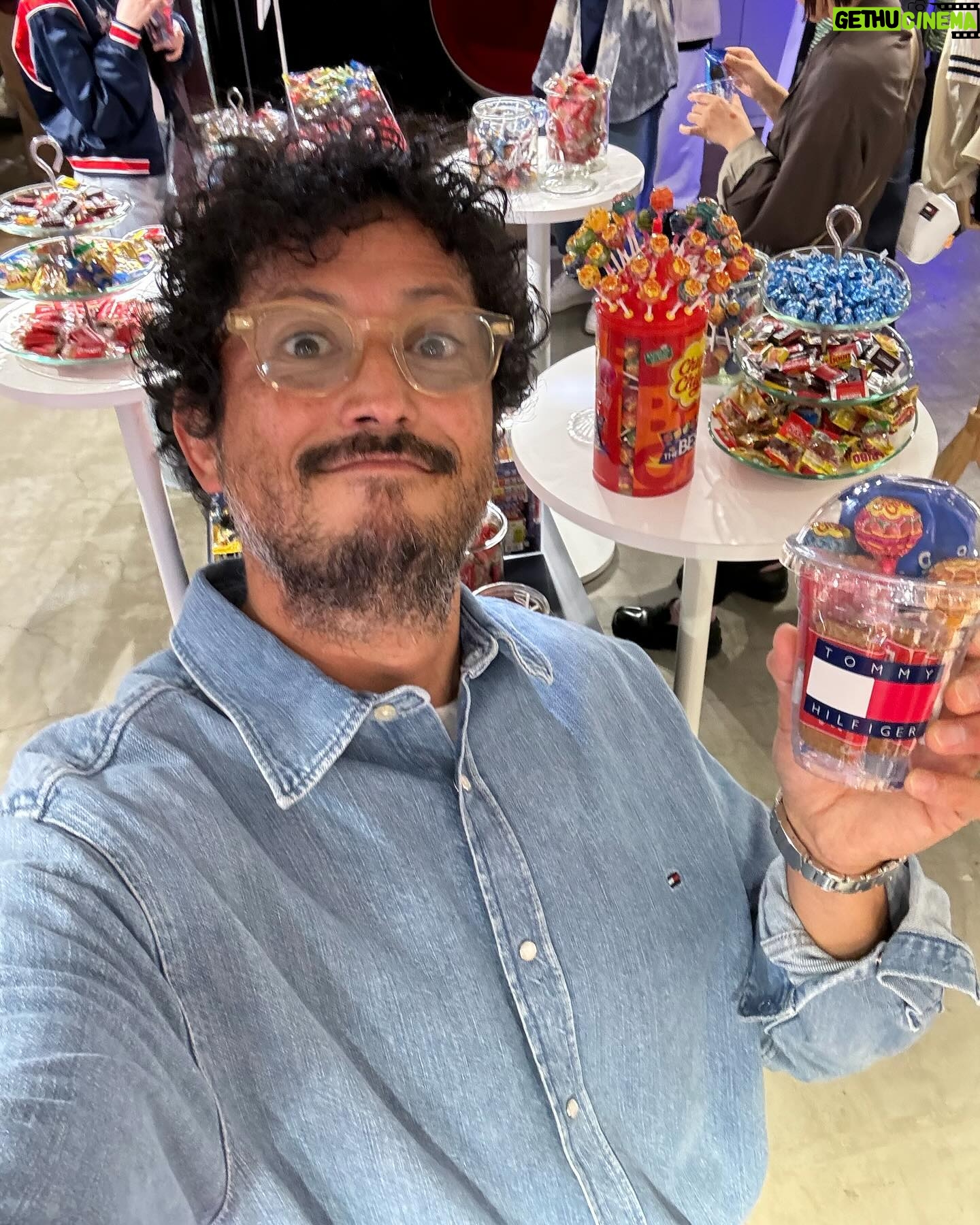 Hiroyuki Ikeuchi - 2.6K Likes - トミーヒルフィガー表参道店のイベントにお邪魔しました。創設者のトミーさんとお会いできて感動でした。イベントでは、場内にいくつかの体験ブースがあり楽しめちゃいました^_^
トミーヒルフィガーの世界観を是非堪能してみてください。僕が着用しているデニムシャツとデニムはもちろんトミーヒルフィガーです。ぜひチェックしてみてください。
@tommyhilfiger
#トミーヒルフィガー
#ピープルズプレイス
#pr