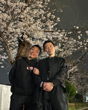 Hiroyuki Miyasako Instagram - 長年連れ添った彼と、七分咲き花見🌸

みんなお花見したかな😌