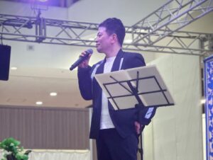 Hiroyuki Miyasako Instagram - アリオ八尾さんでリリースイベント。すっごい人で、写真にみんな収まりきらんかった!!

明日はリリイベ最終日。セブンパーク天美さんへお邪魔します!!

#アリオ八尾 #セブンパーク天美 #セカンドプロポーズ