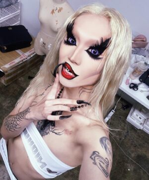 HoSo Terra Toma Instagram - I ❤️ NIOHURU
Some bts for shoot i did for @vampirechinese @nuwa1997_official go shop the collection now
Nails by @texto_dallas