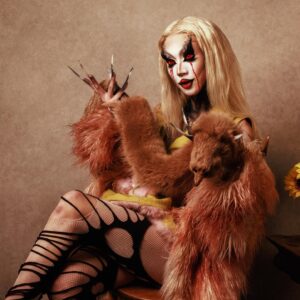 HoSo Terra Toma Instagram - 나는 과수원에서 내다버린 벌레먹은 사과 🍎🐛🌻

📸 @davidfrancophoto 
👗 @abhora_rules
