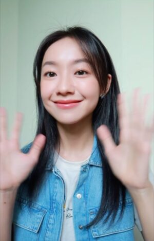 Hoàng Hà Instagram - 2.7 và 4.7.2024

Các bạn ra rạp chiếu phim ở Đà Nẵng xem lại @keanhon.tetolangdianguc và giao lưu cùng #HoangHa và ekip phim nhé !

SEE YOU THERE ! 🌷☺️🧚🏻‍♂️
Liên hoan phim Châu Á Đà Nẵng 2024

#HoangHaActress #TheSoulReaper #KeAnHon #DANAFF #LienHoanPhimChauADaNang #DanangAsianFilmFestival