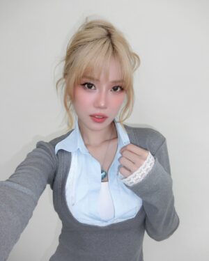 Hoàng Yến Chibi Instagram - Tính em thì hay 3 phải: phải yêu, phải chiều, phải là anh 😚😚
Vì... 
"Chẳng muốn một ai như anh, phải là anh, phải là anh, phải là anh". 
#hoangyenchibi #hycb #EPDuyet #SocNhiet #DaoDauRaNguoiNhuAnh