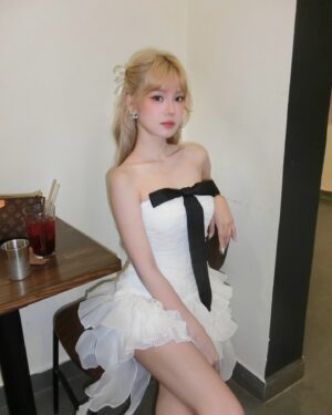 Hoàng Yến Chibi Instagram - Áo trắng mà khiến bạn say nắng 
Thì outfit hôm nay của Yến có đủ làm bạn "sốc nhiệt" hong nè? 😎🔥

#hoangyenchibi #hycb #EPDuyet #SocNhiet