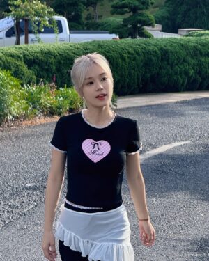 Hoàng Yến Chibi Instagram - Lên Đà Lạt đón nắng cho dễ 'sốc nhiệt'.☀️
___
Cuối tuần rồi, bật Duyệt (The Medley) lên nghe chill chill cùng Yến nhé! 😉🏹
#HoangYenChibi #HYCB #EPDuyet #TheMedley #NewVersion #NewPost