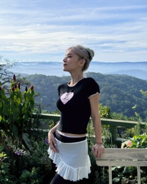 Hoàng Yến Chibi Instagram - Lên Đà Lạt đón nắng cho dễ 'sốc nhiệt'.☀️
___
Cuối tuần rồi, bật Duyệt (The Medley) lên nghe chill chill cùng Yến nhé! 😉🏹
#HoangYenChibi #HYCB #EPDuyet #TheMedley #NewVersion #NewPost
