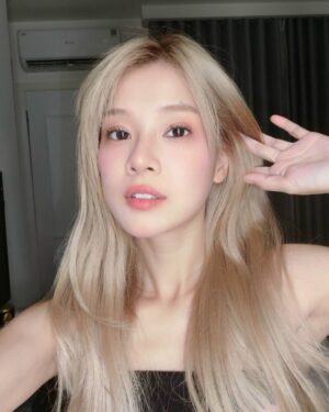 Hoàng Yến Chibi Instagram - Thứ 4 rồi, tập tành makeup trước để cuối tuần 'lên đồ' là vừa😚 

#hoangyenchi #hycb  #newpost