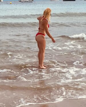 Holly Holm Instagram - A cloudy beach day in Ibiza. 😃