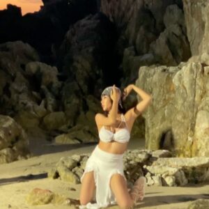 Honey J Instagram - #기카노보
배경 그림아님. 실사임
진짜 너무 예뻤고 진짜 너무 고생했음 ✨🌊