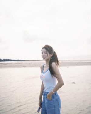 Hong Ji-yoon Instagram - 제주도 not over 🙂‍↔️