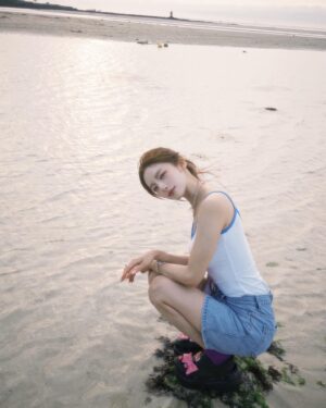 Hong Ji-yoon Instagram - 제주도 not over 🙂‍↔️