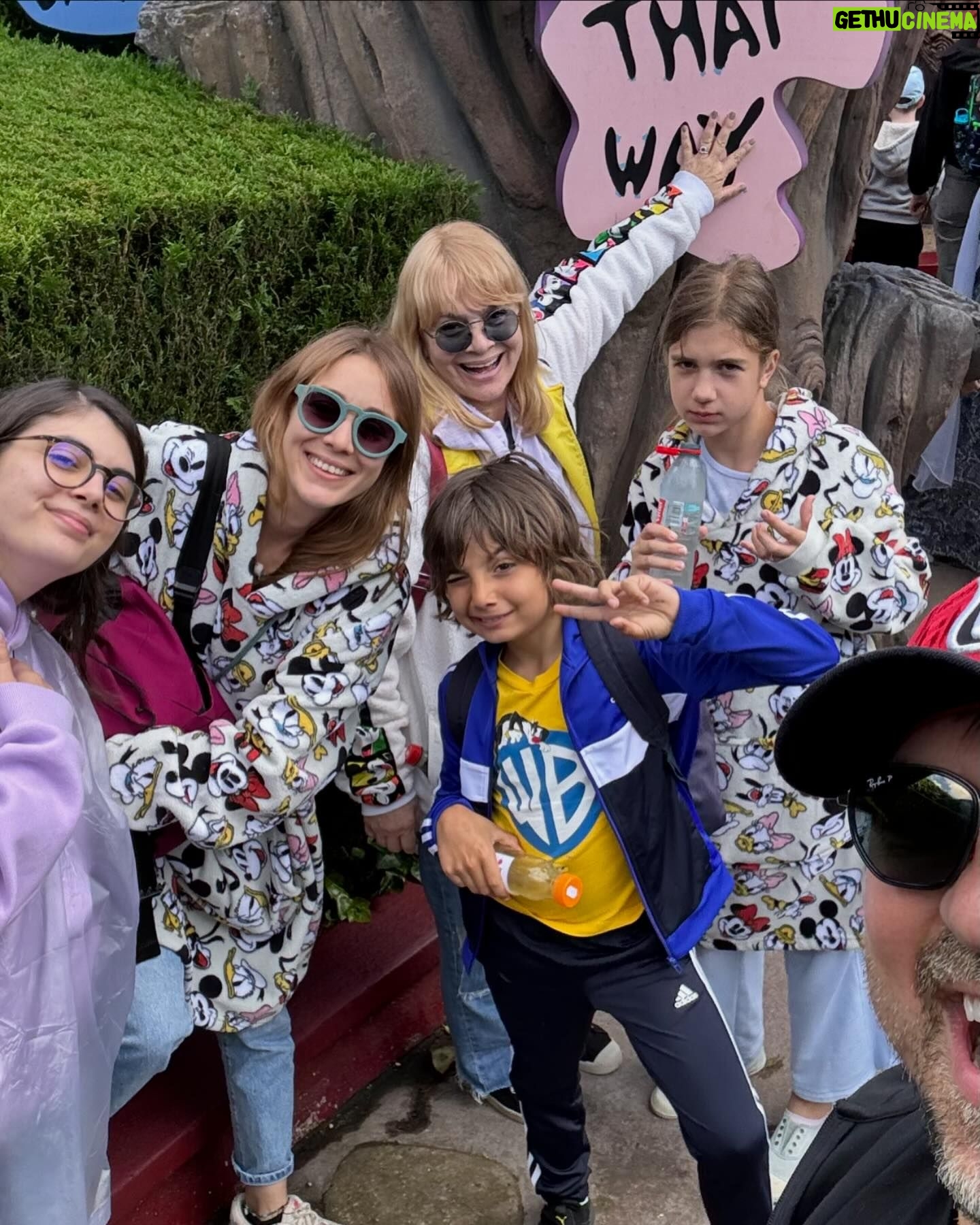 Horia Brenciu - 5.2K Likes - Cu ai mey, la Disney! š„³ Meritau! In ultimele luni, numai de Shrek s-a auzit prin casĒ! In plus, au fost Či din calea-afarÄ de cuminČi! š