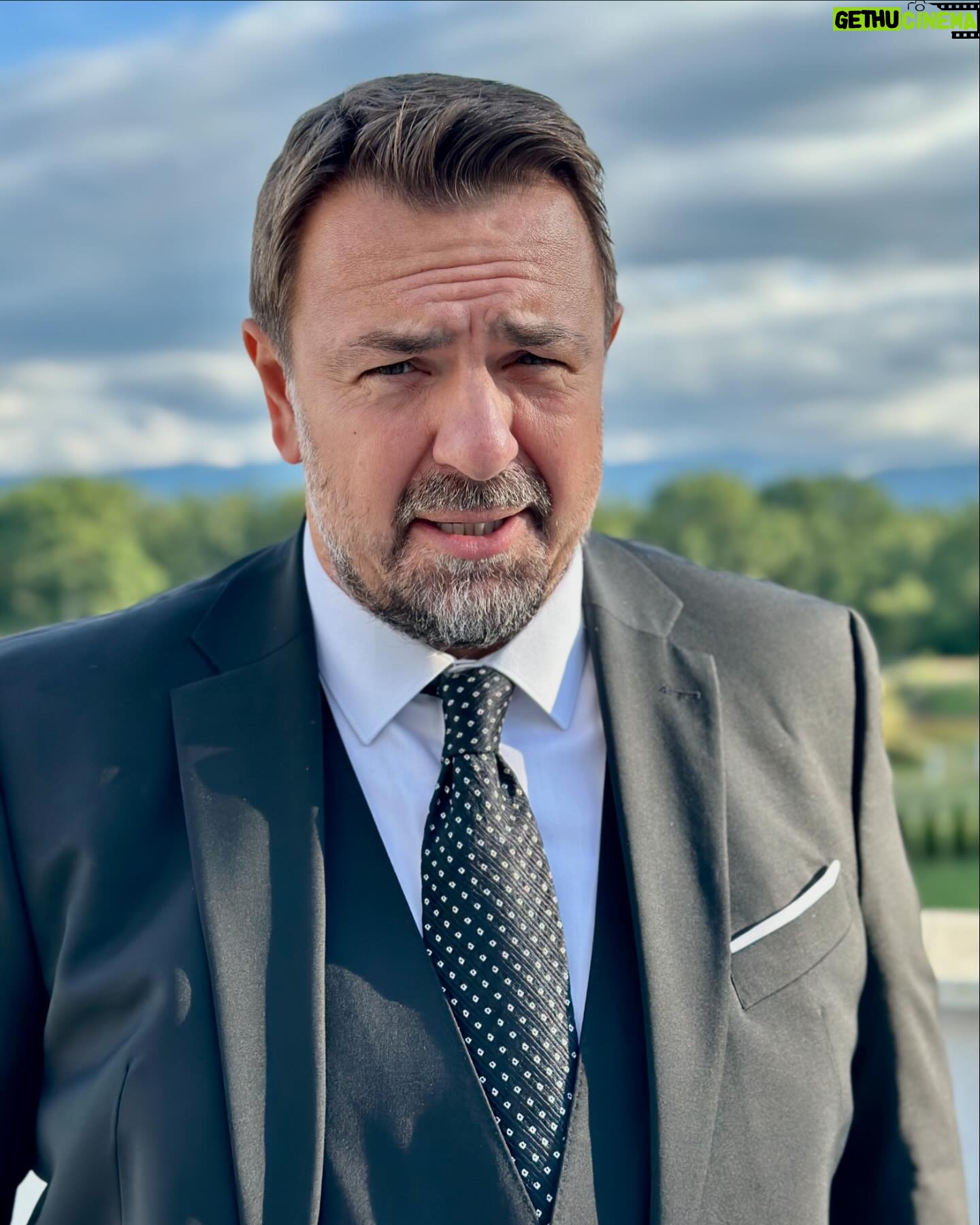 Horia Brenciu - 2.7K Likes - SÄ ne bucurÄm de sĆ¢mbÄtÄ asta, zic! š»