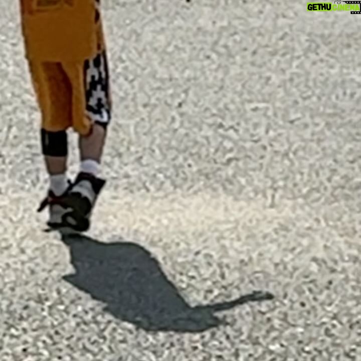 Horia Brenciu - 5.8K Likes - El e Toma, fiul meu. Poartă tricoul cu numărul 10. ✌️Echipa lui, Fan Baschet e în cantonament la Costinești! În fiecare zi au câte una sau 2 partide. Cea de azi a fost matinală. Au bătut! 👍 La un moment dat, am pierdut numărul paselor și coșurilor lui Toma. Important e ca baschetul românesc are un viitor plin de speranță! 🏀🏀🏀
