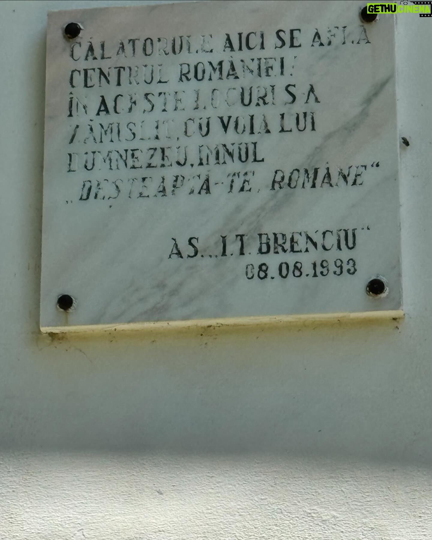 Horia Brenciu - 3.7K Likes - Iubesc BraČovul. Či asta se Ć®ntĆ¢mplÄ, Ć®n special, datoritÄ oamenilor. Ieri mi-am petrecut dupÄ amiaza cu Doina, scumpa mea mÄtuČĒ Či cu Mimena, fosta mea vecinÄ, cea care mi-a bucurat copilÄria Či a fost bunĒ prietenÄ cu mama mea. Am vorbit cu ele despre trecut. Am zĆ¢mbit, am lÄcrimat Či am realizat, o datÄ Ć®n plus, cĒ viaČa fÄrÄ amintiri e tare sÄracÄ.
M-am bucurat de cĆ¢teva din locurile copilÄriei mele. De apa de izvor, care curge, acum, ceva mai sfios din fĆ¢ntĆ¢na SfĆ¢ntÄ Treime, dar Či de placheta din curtea bisericii SfĆ¢ntul Nicolae, pe care vĒ invit s-o citiČi cu mare atenČie! š·š“
A fost o sĆ¢mbÄtÄ pe sufletul meu. Ea s-a Ć®ncheiat cu aplauze⦠š Am concertat, alÄturi de orchestra mea, la Blejoi, iar publicul a fÄcut exact ce i-a spus inima! āļø Le mulČumim frumos! ČtiČi care e concluzia? ViaČa trece, hai s-o trÄim cĆ¢t 10! V-am pupat! DuminicÄ de vis! š