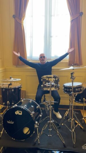 Howie Mandel Instagram - Warming up before #AGT tonight