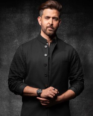 Hrithik Roshan Instagram - Turns out , Black is my happy colour. 

🖤

Outfit : from my wardrobe
Stylist : @lakshmilehr 
Hair : @aalimhakim @smerchant5 
Makeup : @vijaypalande25 
Photographer : @beejlakhani