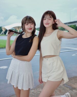 Hsin-Ling Chi Instagram - 雨天姐妹OOTD☔️
髮型很亂但衣服不能亂🤪

@caco_tw @cc.daily_tw
#CCDAILY #CACO #CCDAILYLIFE
#CCD讓穿搭更簡單
#365穿搭指南