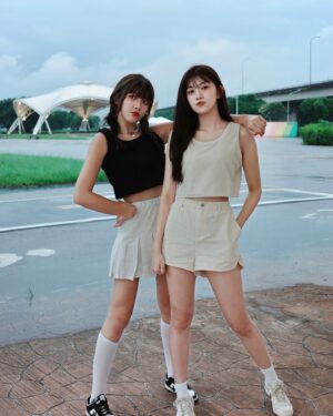 Hsin-Ling Chi Instagram - 雨天姐妹OOTD☔️
髮型很亂但衣服不能亂🤪

@caco_tw @cc.daily_tw
#CCDAILY #CACO #CCDAILYLIFE
#CCD讓穿搭更簡單
#365穿搭指南