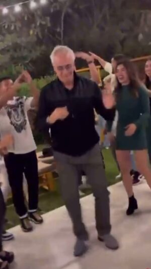 Hugo Lezama Instagram - El final de la película. Fosatti bailando como en el final de Hitch mientras los créditos pasan al costado. Te quiero mucho, Jorge 🥹