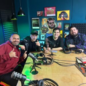 Hugo Lezama Instagram - Gracias a @danielfmusico y a @williamlunaperu por visitarnos hoy en nuestra transmisión y contarnos la vez que el F cantó una canción de Gianmarco y que William Luna es pata de Cueva. 🎸💥✊🏾