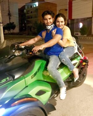 Humaima Malick Instagram - My best friend may Allah keep you smiling always and guard you with his angels .. I love you brother Khush raho abad raho ! @ferozekhan