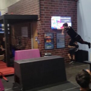 Hunter Payton Instagram - Beeeeg Jumps 💥
#speeddrills #parkour #speedeun