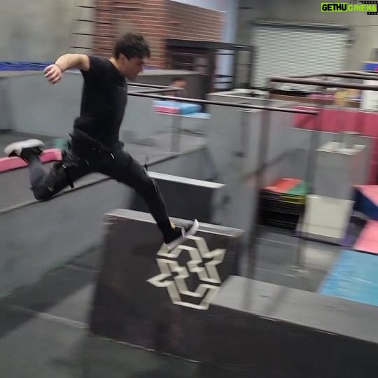 Hunter Payton - 151 Likes - I'm like the Flash⚡️except I have a broken arm and no super speed...
📷 @whoisnicodemus
#speedtraining #chasetag #speedrun #parkour #proathlete