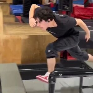 Hunter Payton Instagram - When asked what sport I do?

#worldchasetag #chasetag #parkour #proathlete #speedathlete #flips #stunts #bigjumps