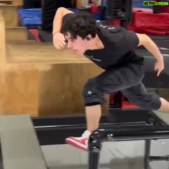 Hunter Payton - 100 Likes - When asked what sport I do?
#worldchasetag #chasetag #parkour #proathlete #speedathlete #flips #stunts #bigjumps