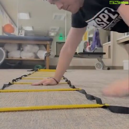 Hunter Payton - 85 Likes - Approx. 5 min after this video I puked Raising Canes. Sponsor me😤
VC/PT @rob_sportsrehab
@primarycaresportsmedicine
#NoPainNoGain #sportsrehab #pushingmylimits #gettingstronger #worldchasetag #speedcomp #proathlete