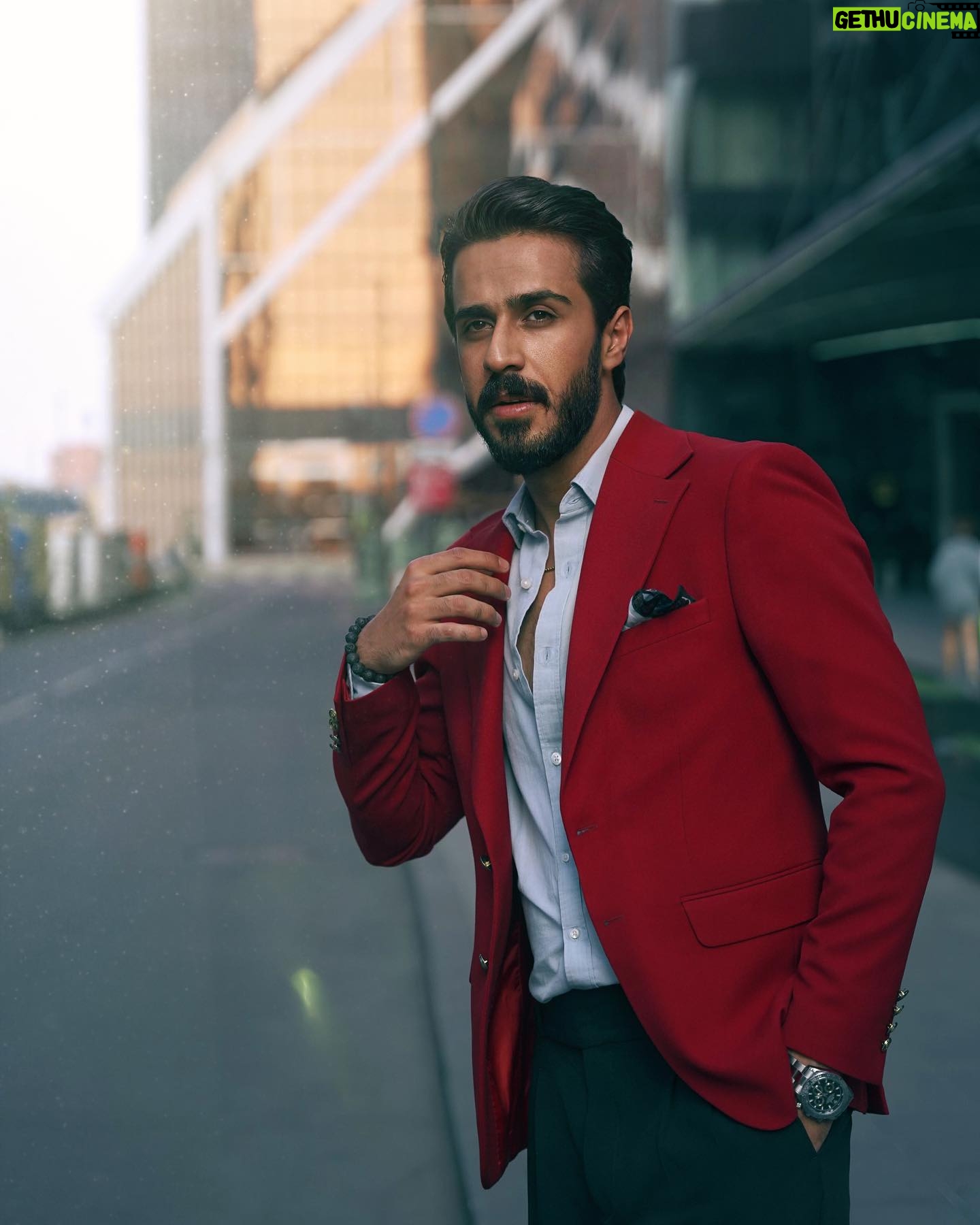 Hussein Hafez - 16K Likes - شلونكم 🫰🏻❤️ مشتاقييين يابه 👋🏻