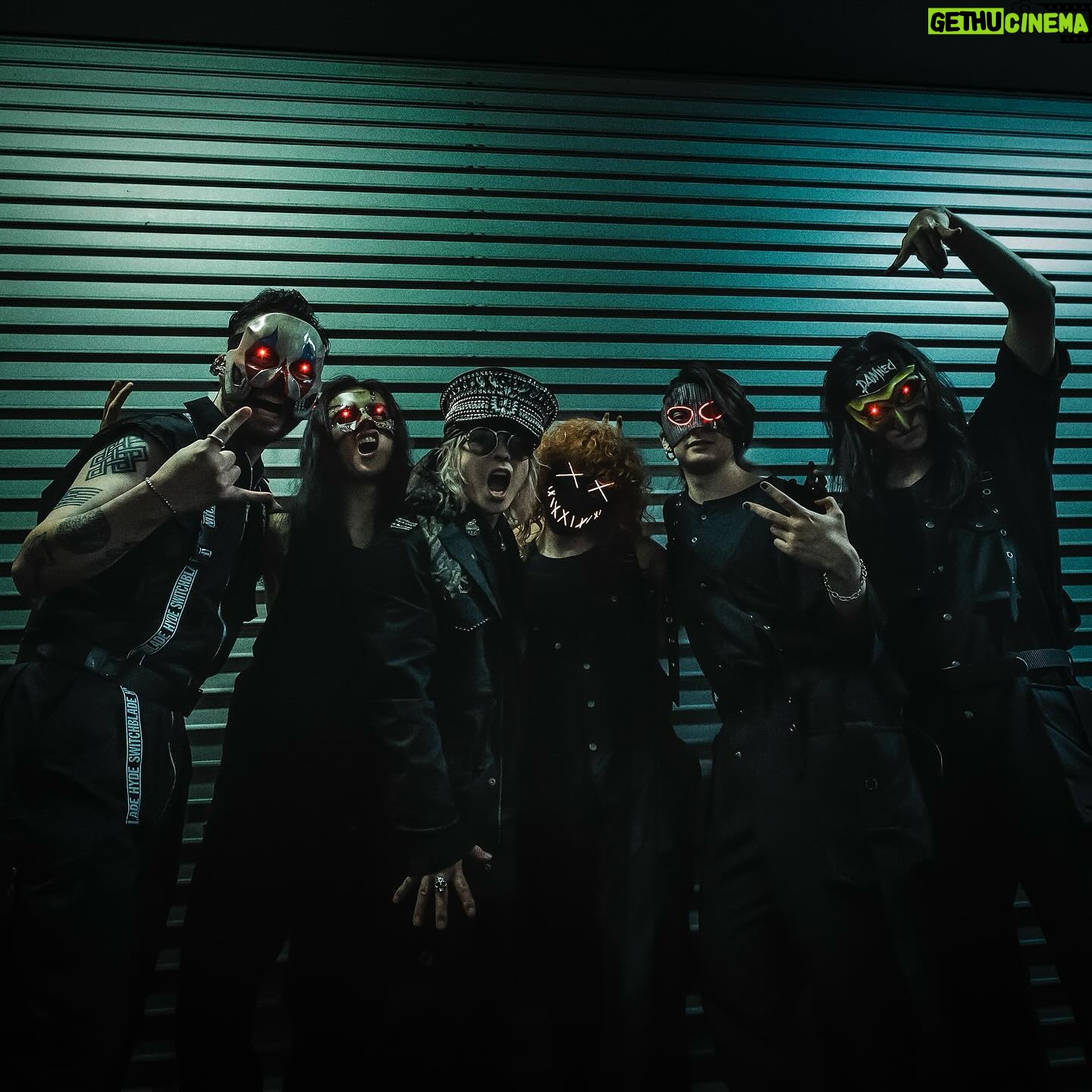 Hyde - 33.3K Likes - HYDE & the Band
#HYDE
#hico
#yas
#julian
#gabriel
#kadoshun
@hirokihoriko
@yasnomuramusic
@julian0114
@gabriel__hideki
@kadoshuntaro