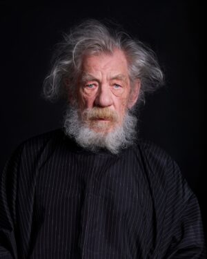 Ian McKellen Instagram - Shedding Falstaff ✂️ 🪒 ✂️ Removing the Shakespearean character's hair. 

@ianmckellen 
@playerkingsplay 

Hair and grooming by Luke Davies @supply.91 with special thanks @tomtom860 

#IanMcKellen #Falstaff #Shakespeare Photo #FredericAranda
