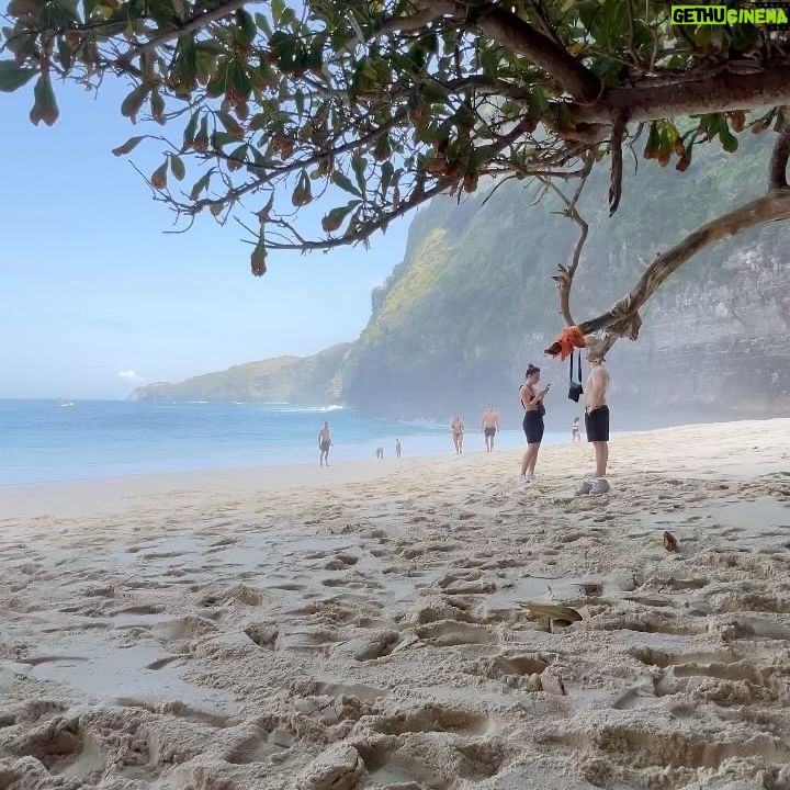 Ian Thomas - 3 Likes - Paradise 🌎🌴