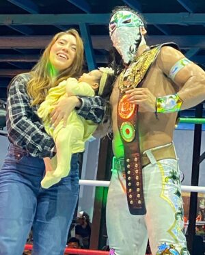 Iban Dido Gutierrez Instagram - Es con amor y para ustedes❤️🔫🌵 1ER CAMPEÓN MUNDIAL BIG LUCHA!!!🔫🌵