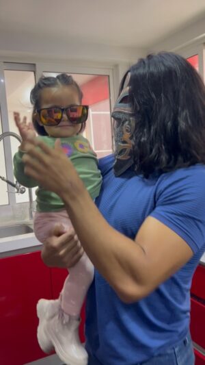 Iban Dido Gutierrez Instagram - Mi hija también la marca al ritmo lagunero de @eloriginal_tropicalisimolobo 🤩🤩 

#raquelitoadventures #lamasbuscada #tendidoscomobandidos #comarcalagunera #mihija #bailando #bebe #Trc #themostwanted #elmasbuscado #losmásbuscados #cdmx #usa
