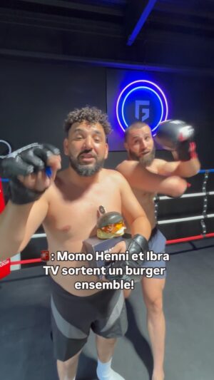 Ibrahim Tsetchoev Instagram - Ce soir c’est black match!!! Le burger Black Match by @henni_mohamed_off est maintenant disponible jusqu’au 15 août en édition limité! Rdv chez black and White burgers pour profiter du burger 🍔 
Merci à @tfc_lognes pour les lieux !