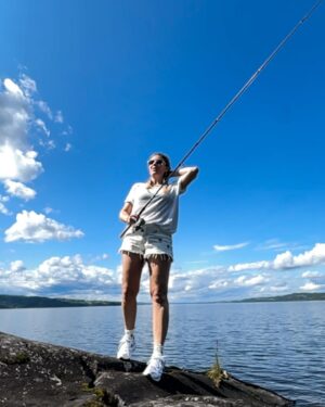 Ida Fladen Instagram - Stjal en valp og stakk på hytta.