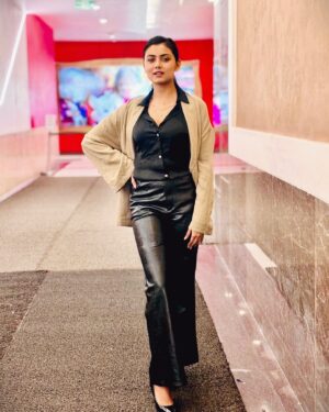 Idhika Paul Instagram - Escape the Ordinary…

#pictureoftheday #pictureperfect #picturebooks #candidphotography #pose #picoftheday #instapictureoftheday #instapicture #instafashion 

#idhika_paul_official